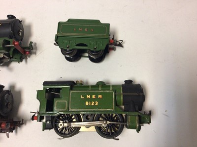 Lot 65 - Hornby O gauge three rail 0-4-0 tinplate locomotives 9x3) plus one tender 9qty0