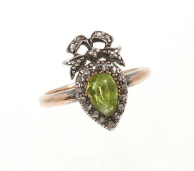 Lot 401 - Late Victorian peridot and diamond ring