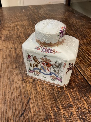 Lot 127 - Late 19th century Samson Armorial porcelain tea caddy