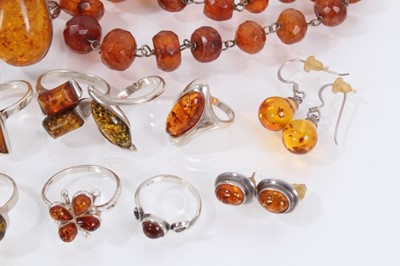 Lot 872 - Group of silver mounted amber jewellery