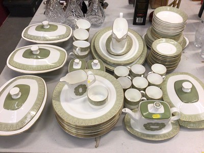 Lot 327 - Royal Doulton Sonnet H5012 tea and dinner service