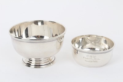Lot 266 - Contemporary silver dish of circular form
