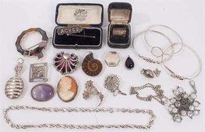 Lot 863 - Group of silver jewellery and white metal jewellery