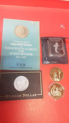 Lot 385 - Selection of coins including a Morgan Dollar and commemorative