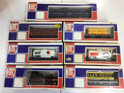 Lot 267 - Josef OO gauge rolling stock, vans and wagons (24)