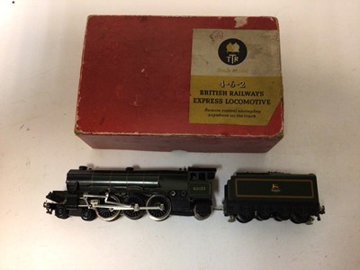 Lot 272 - Trix OO gauge BR lined green Early Emblem 4-6-2 Class A3 'Scotsman' tender locomotive 60103 (Rear Bogie wheels sheared) and Trix BR lined green Early Emblem 4-6-2 Class A3 'Scotsman' tender locomot...