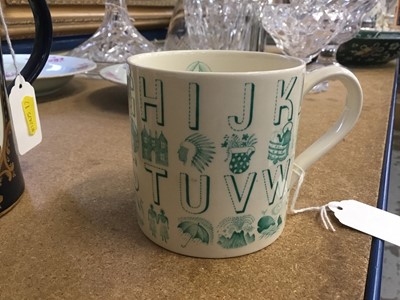 Lot 123 - Eric Ravilious for Wedgwood, an alphabet mug in green on a cream ground, 8.5cm high