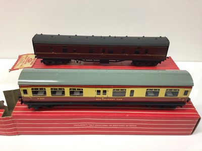 Lot 294 - Hornby Duplo OO gauge corridor and suburban coaches, red boxes (37)