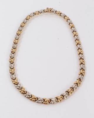 Lot 433 - 9ct white and yellow gold necklace