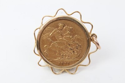 Lot 32 - G.B. - Gold Sovereign Victoria YH 1876S (N.B. Set in 9ct gold pendant mount) otherwise AVF (Total wt. 9.6gms) (1 coin)