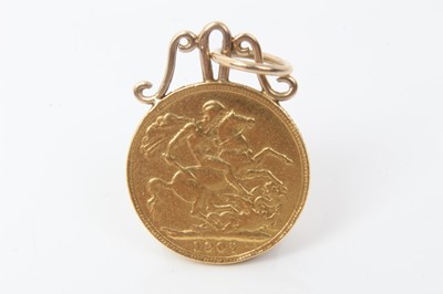 Lot 34 - G.B. - Gold Sovereign Edward VII 1907 (N.B. With 9ct gold soldered mount and other damage noted) (Total wt. 8.9gms) (1 coin)