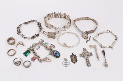 Lot 892 - Group of silver and white metal jewellery