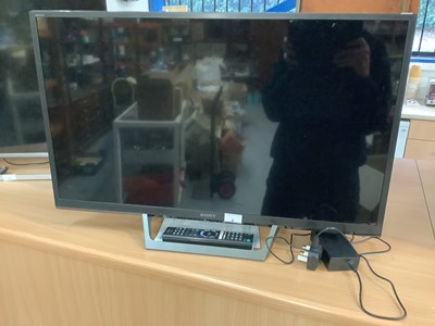 Lot 6 - 32" Sony Bravia TV