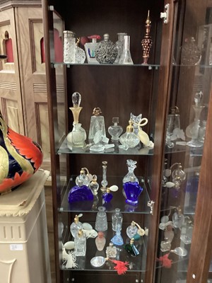 Lot 285 - A collection of scent bottles