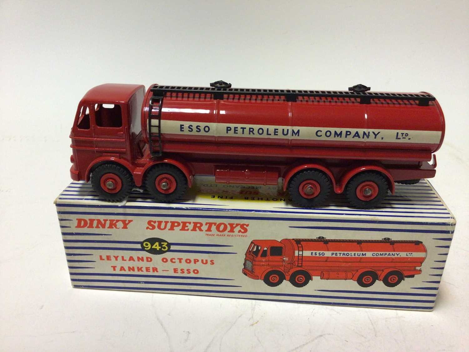 Lot 10 - Dinky Leyland Octopus Tanker - Esso No 943 in original box