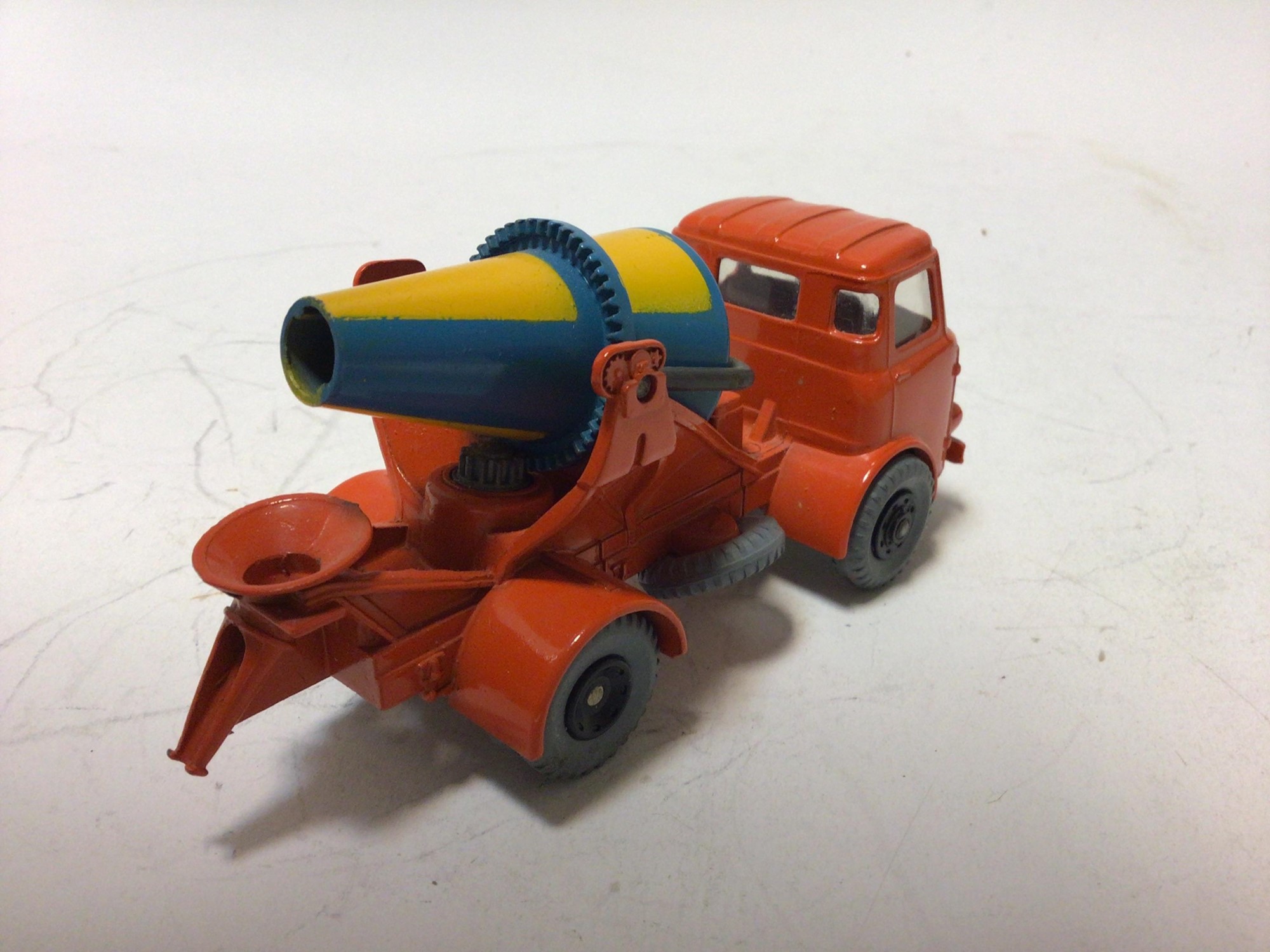 Lot 17 - Dinky lorry mounted cement mixer No 960, Blaw-