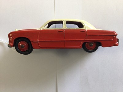 Lot 29 - Dinky Ford Fordor Sedan No 170 in original box