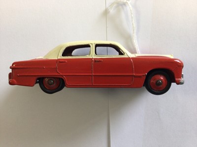 Lot 29 - Dinky Ford Fordor Sedan No 170 in original box