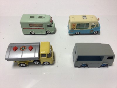 Lot 69 - Diecast Corgi and Dinky unboxed models including Smiths Carrier Van and Shop, Chivers Jellies and others