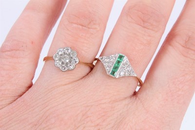 Lot 835 - 18ct gold diamond flower head ring and 18ct gold Art Deco emerald and diamond ring