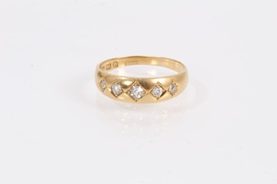 Lot 854 - Victorian 18ct gold diamond five stone gypsy ring