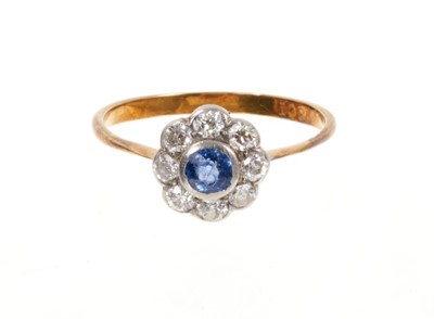 Lot 431 - Edwardian sapphire and diamond cluster ring