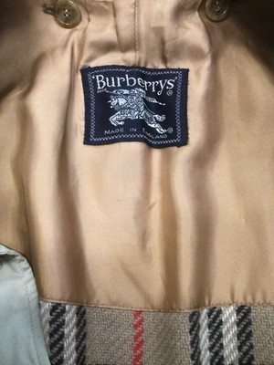 Lot 2130 - 1980s Burberry ladies mac with detachable lining, size 18 ex.long