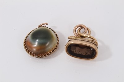 Lot 540 - Regency gold seal and a pendant