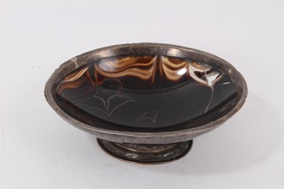 Lot 841 - A 17th century silver mounted agate oval bowl