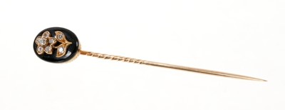 Lot 527 - Victorian diamond set memorial stick pin
