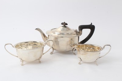 Lot 288 - 1940s silver three piece tea set, (Sheffield 1945), 28ozs all at