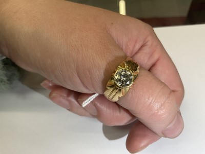Lot 463 - Diamond single stone signet ring with a brilliant cut diamond estimated to weigh approximately 1.25cts in rub-over setting on 18ct gold shank