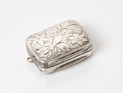 Lot 301 - George III silver vinaigrette with floral engraved decoration, Matthew Linwood (Birmingham 1813), 3cm