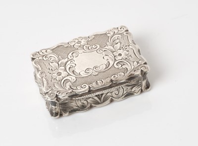 Lot 302 - Victorian silver vinaigrette with floral scroll engraved decoration, (Birmingham 1859), 3.8cm