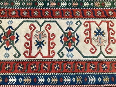 Lot 1519 - Large Kashgai carpet