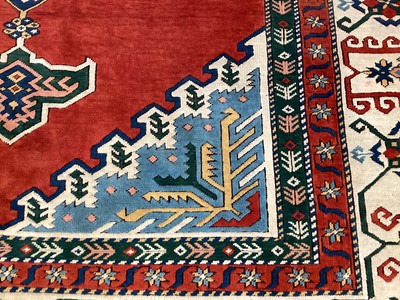Lot 1519 - Large Kashgai carpet