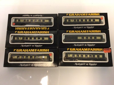 Lot 79 - Graham Farish N gauge Pullman Carriages including Diner No.0646 (6), Brake End Composite Coach No.0656 (2), First Parlour "Garnet" 374-200C (2), Second Parlour "Car No.350" 374-210C (2)...