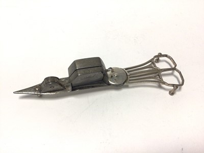 Lot 9 - A pair of George III silver scissor snuffers, by Abstainando King, London 1796, Patent stamp to one side, on three bun feet