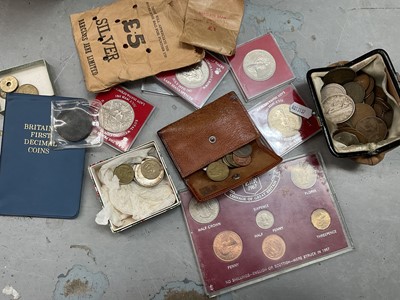 Lot 313 - Commemorative Crowns and sundry coins