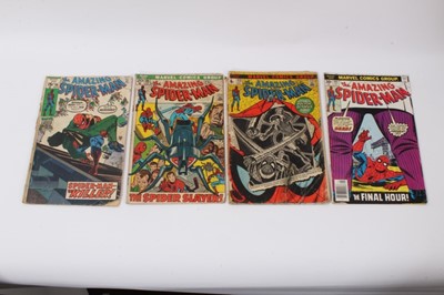 Lot 10 - Marvel comics the Amazing Spider-Man 1970's. Issues 90, 105, 113, 115 and 164. Issue 90 includes the death of captain Stacy, issue 105 1st apperance of the Spider Slayer. Mostly in poor condition....