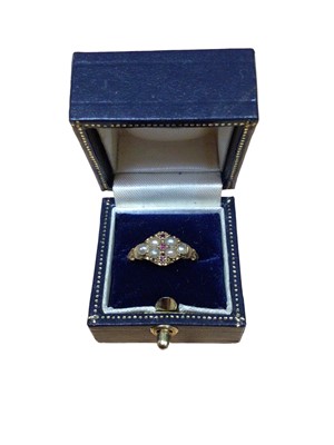 Lot 68 - Victorian 18ct gold garnett and seed pearl cluster ring