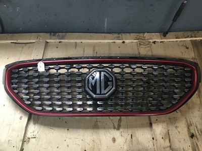 Lot 21 - MG Motor UK MG ZS front grill