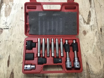 Lot 36 - Alternator pulley removal tools, cased