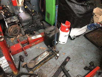 Lot 11 - Pump action hydraulic trolley Jack, 2000Kg