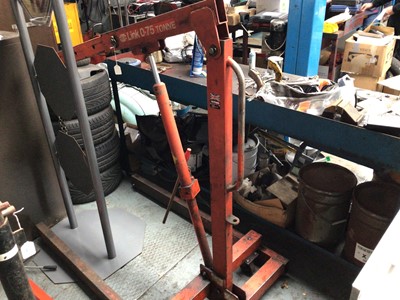 Lot 14 - Link hydraulic 0.75 tonne engine hoist, on castors