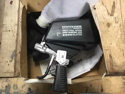 Lot 55 - Sealey SGD 12 dual action sand blasting gun with accesories, boxed