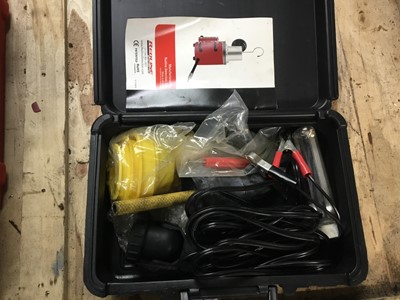 Lot 91 - Smoke pro diagnostic leak detector accesories, cased