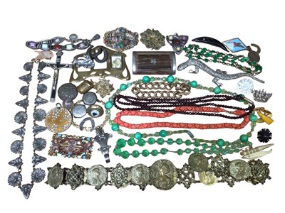 Lot 45 - Group of vintage costume jewellery including beads, Art Nouveau style belt, marcasite lizard brooch, other brooches etc