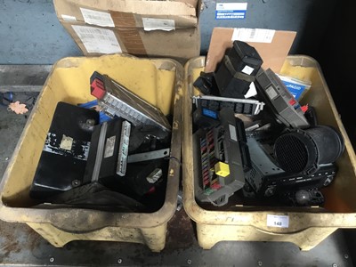 Lot 148 - Lot mainly MG Rover ECUs , radios etc ( un-tested) -2 boxes