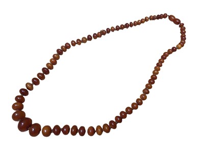 Lot 93 - Antique amber graduated bead necklace